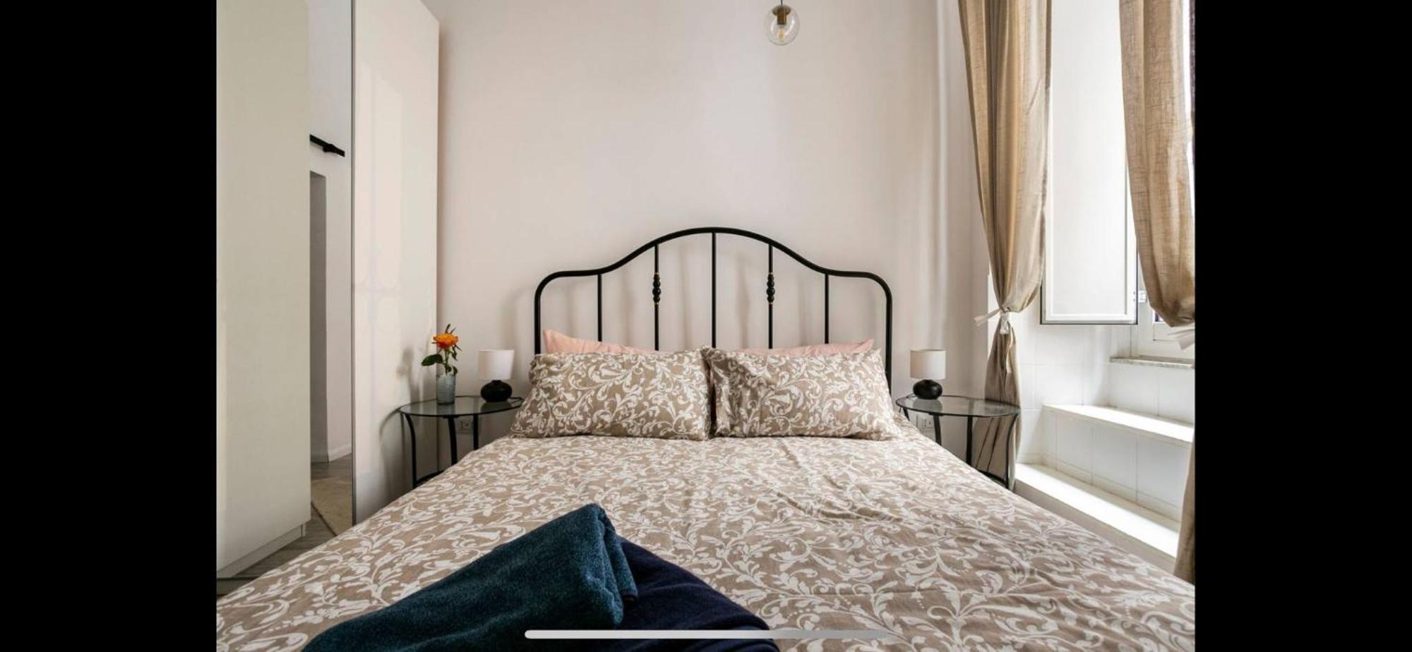 Leonidas House Apartment